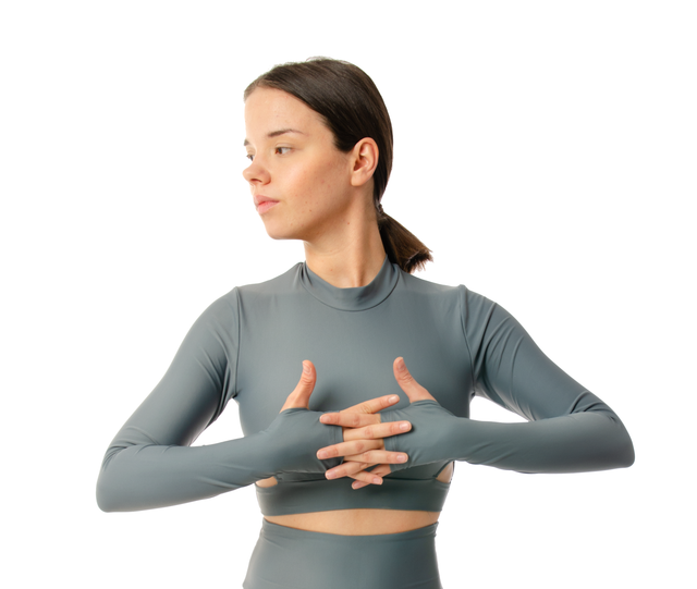 Woman Sports Crop Top with Long Sleeves | Silver Grey Moonstone Activewear - lovetowear.eu