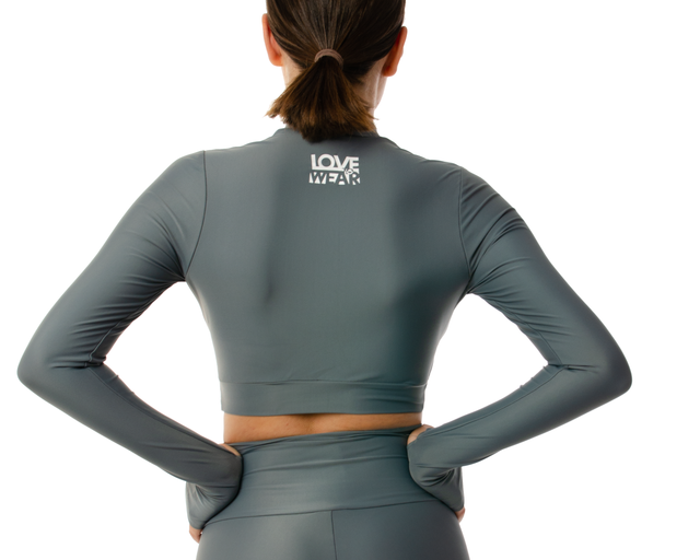 Woman Sports Crop Top with Long Sleeves | Silver Grey Moonstone Activewear - lovetowear.eu